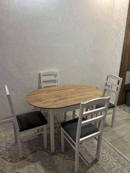 Срочно продам стол стульями