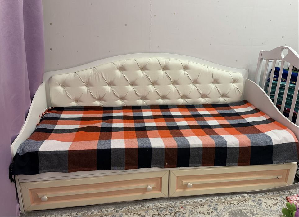 Продам кровать и комод