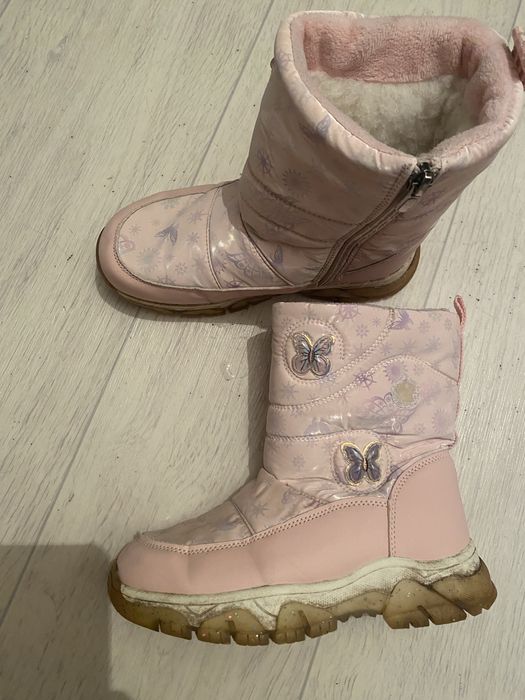 Отдам сапоги и кросовки для детей