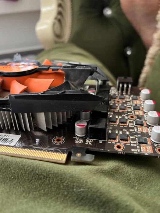 Видеокарта GTX 550 Ti