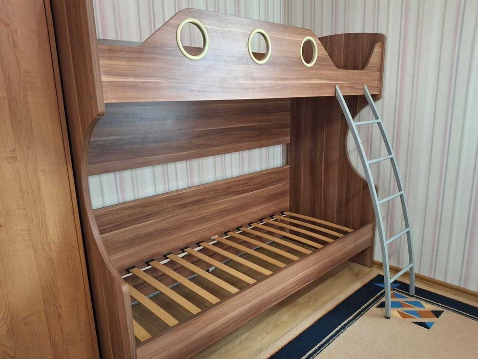 Двухъярусная кровать