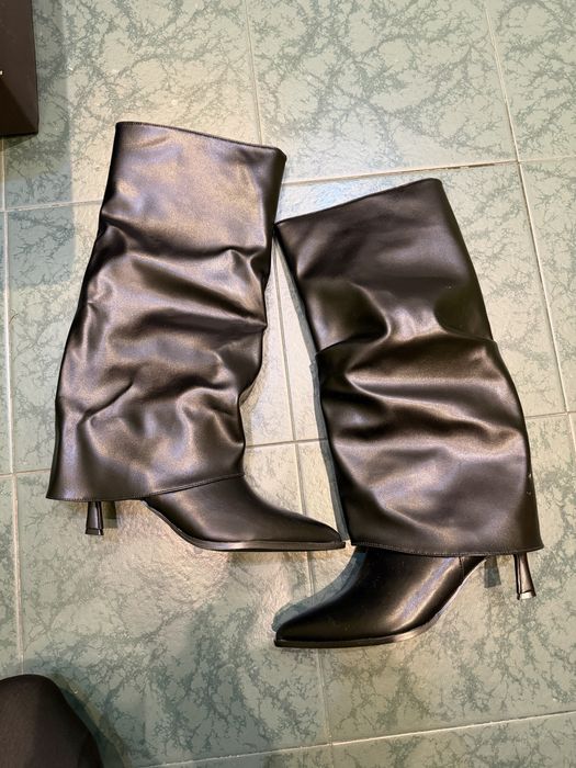 Дамски ботуши с нисък ток