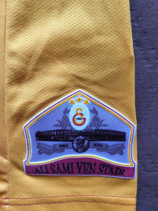 Тениска на Галатасарай