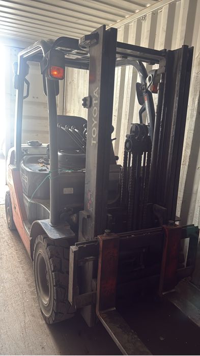Погрузчик Тойота (кара)