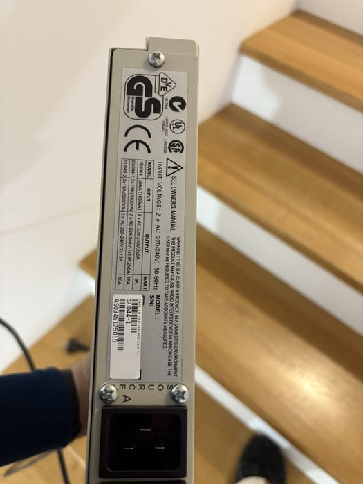 Switch APC curent redundant model  SU044-1