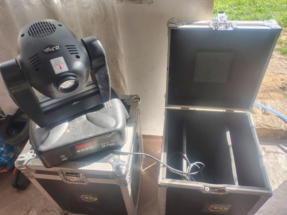 American DJ (ADJ) DJ Spot 300 – cap mobil tip moving head spot pentru iluminat de scenă și evenimente.