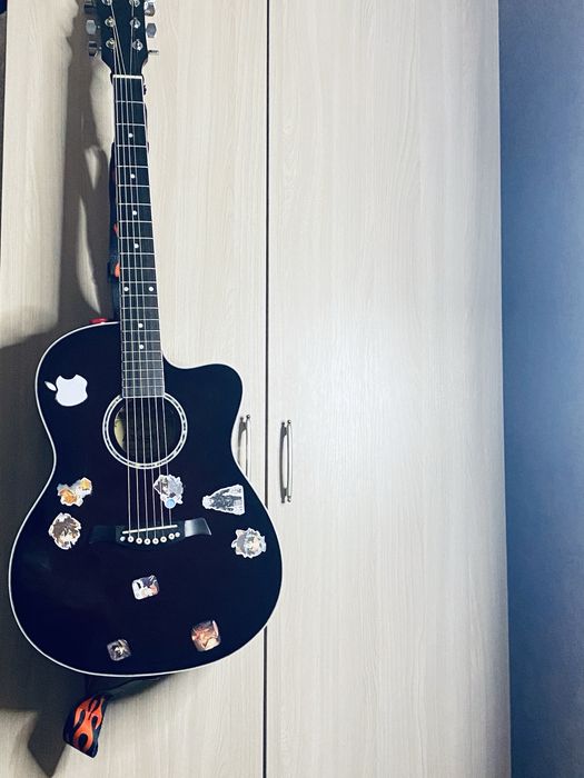 Акустическая гитара