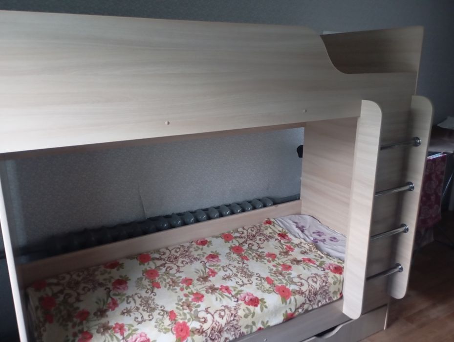 Продам кровать 2 яруса