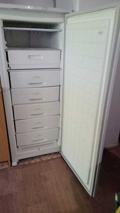 Продам морозильную камеру бу