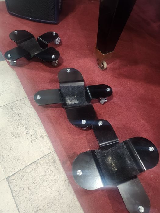 Колела за рояли за сцени