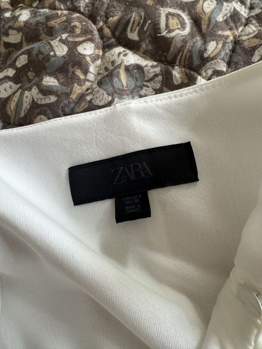 Бяла рокля Zara плисе