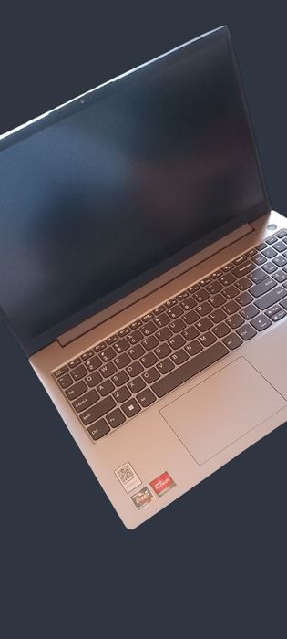 Noutbuk lenovo 82YU