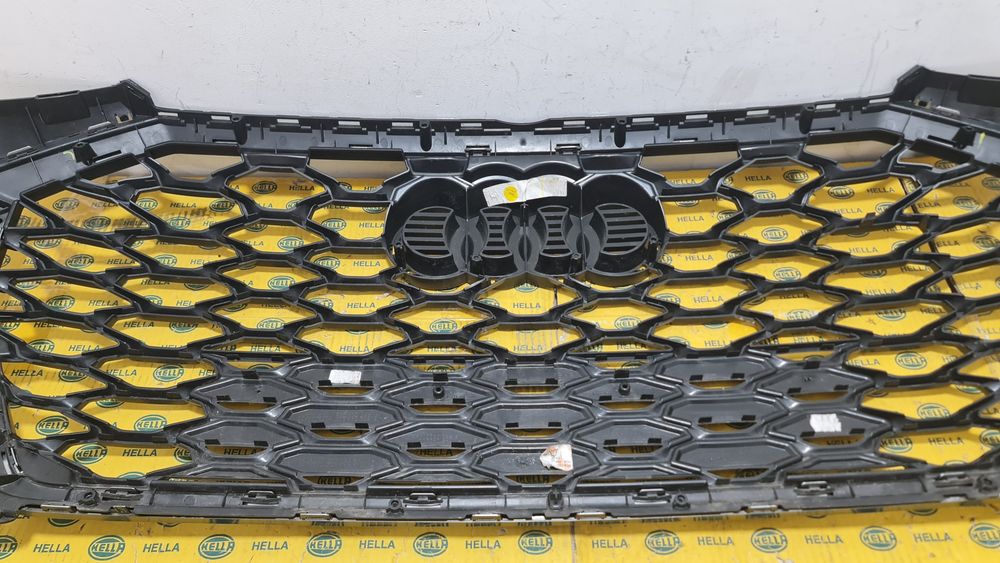 Grila masca radiator bara fata Audi Q3 F3 83F853651c S line black