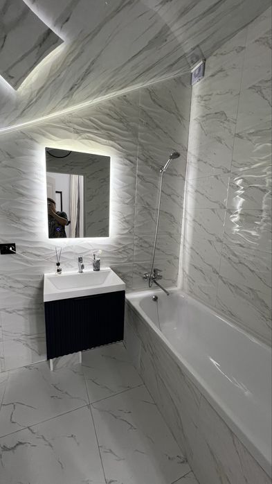 Раковина, ванна, унитаз, душевой гарнитур