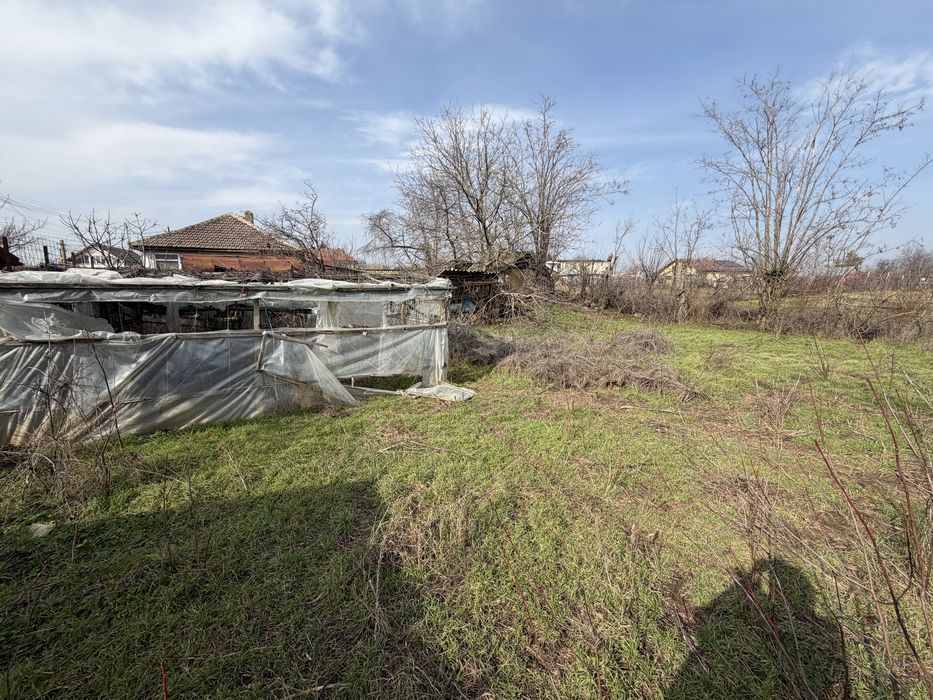 Casa de vanzare si teren 1609 m2