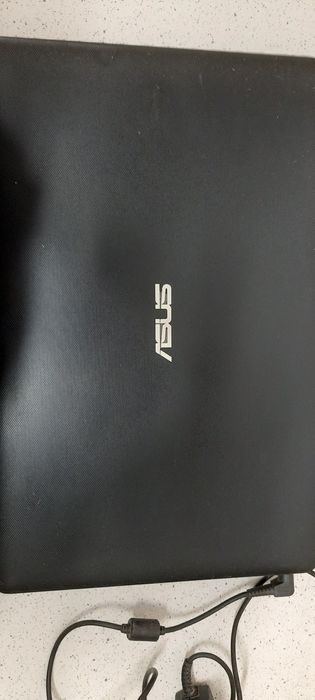 Vand doua laptop-uri