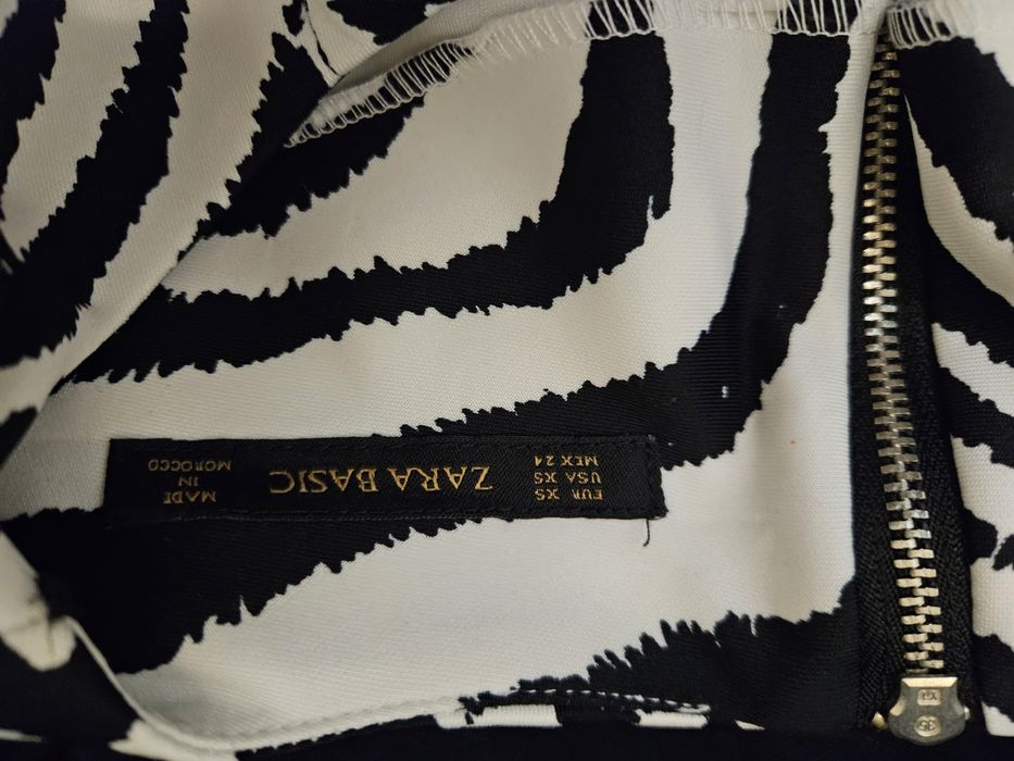 Rochie scurtă cu mâneci trei-sferturi