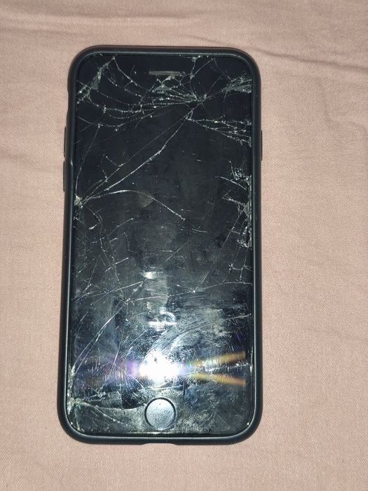 Продам iPhone se 2020