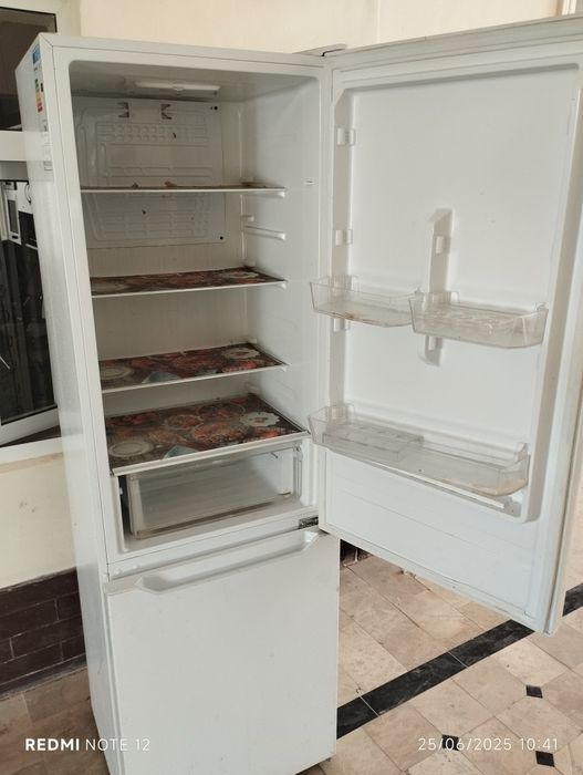 Muzlatgich sotiladi tez va arzonga yangidek