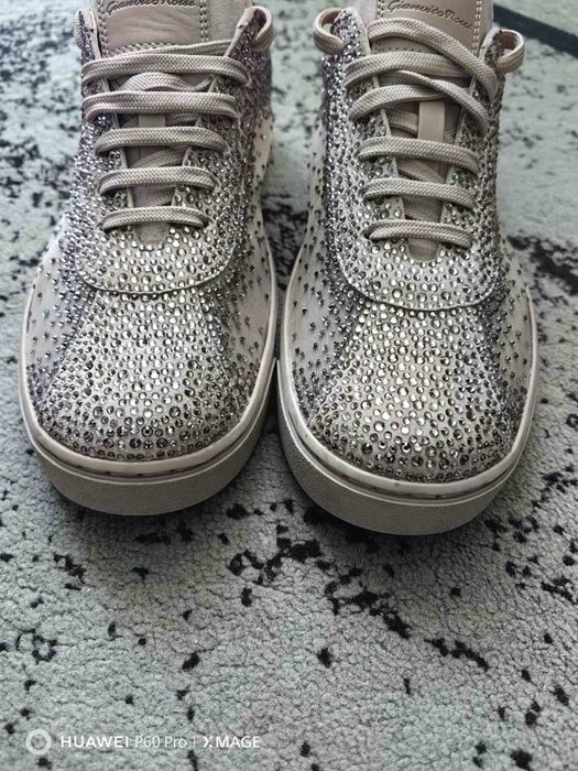 Gianvito Rossi  Rania сникърси с кристали