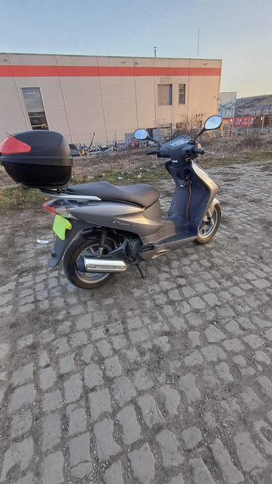 Scuter Honda Dylan 125 !!! pret 1.400 € negociabil
