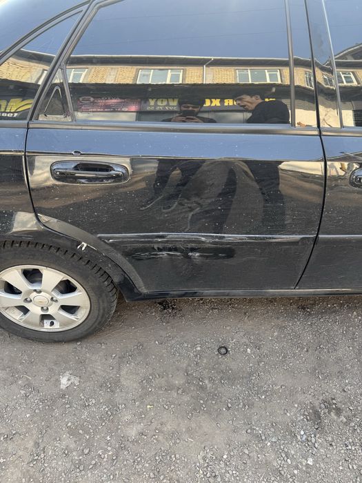 Jentra o'ng orqa eshik