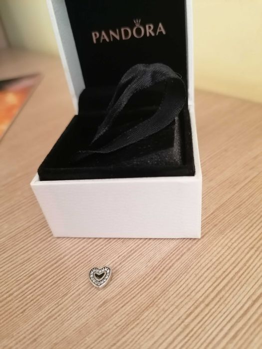 Pandora талисман сърце