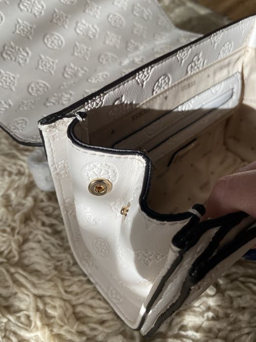 Дамска чанта Guess