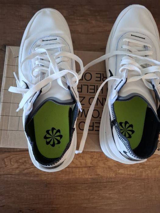 Маратонки  NIKE 44 номер.