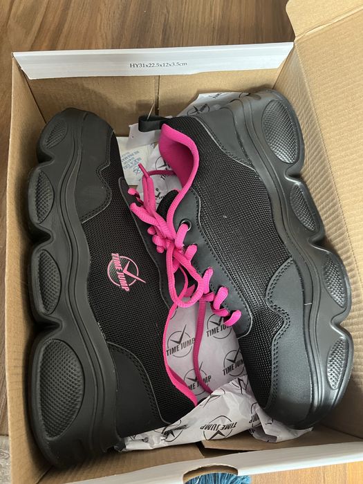 Новые кроссовки, Kari, 39 размер