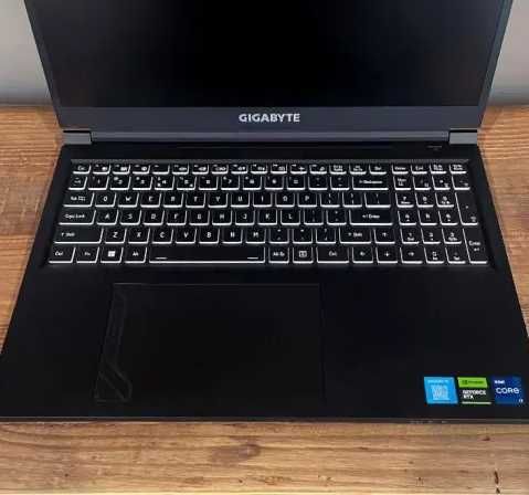 Laptop gaming Gigabyte G6 KF impecabil, rtx 4060 i7 13620h garanție până în 2028, ca nou