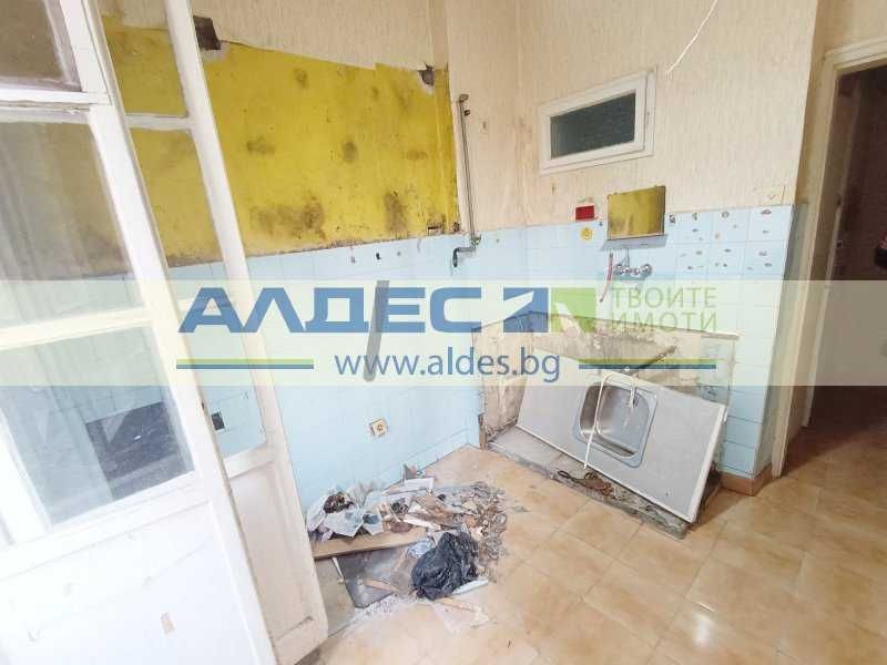 Продава се Тристаен апартамент в София, Център - 55 кв.м за 4521 €/кв.м - Снимка #11