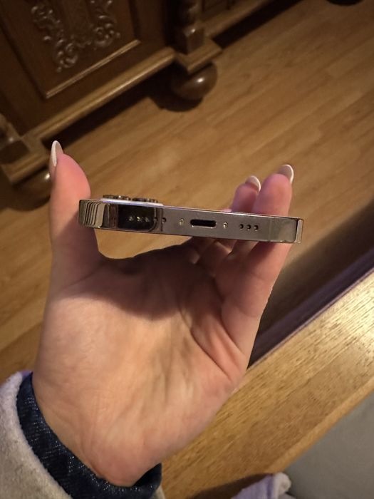 Iphone 14pro, златен