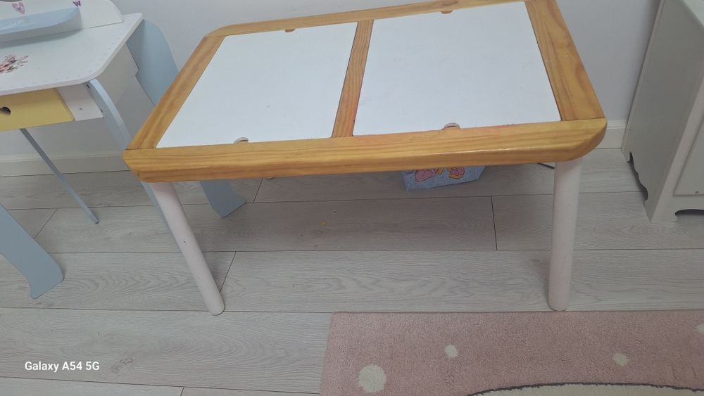 Vând masuta ikea, 2 scaune si masa machiaj