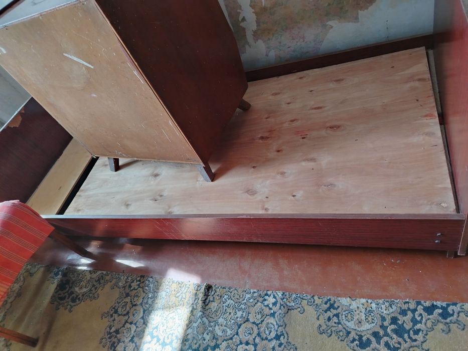 Продам матрасы корпешки и мебель