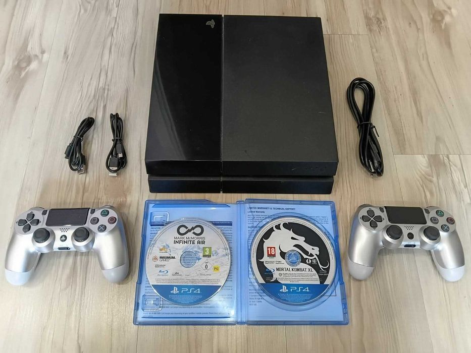 PS4 ЧЕРЕН – 180 € (ПЪЛЕН КОМПЛЕКТ!)