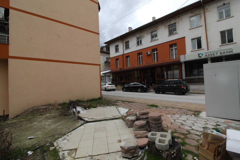 Парцел в центъра на град Мадан