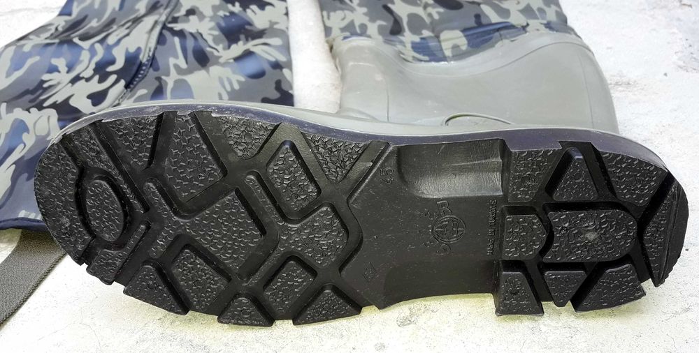 Риболовни ботуши, до таза в камуфлажен стил-45 номер.