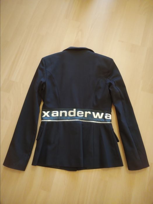 Вталено черно сако