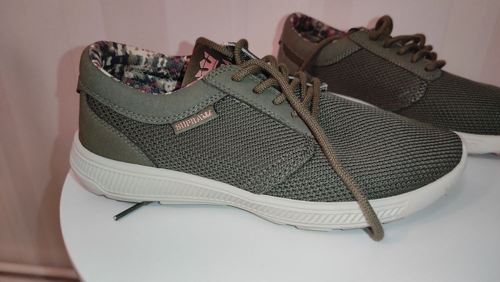 Sneakersi  Supra, nr 38 (fete)