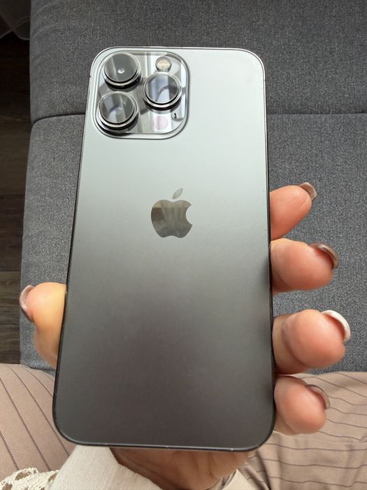 Iphone 13 pro + зарядно - изключително запазен