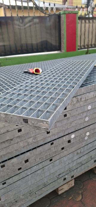 Trepte și gratare zincate