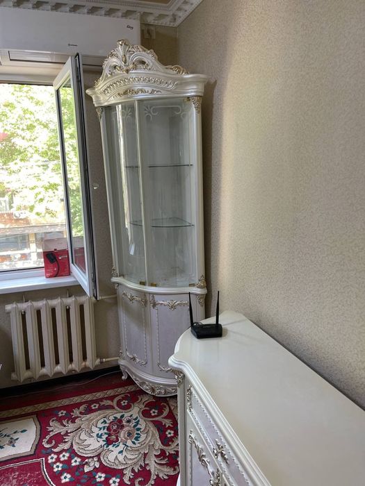 Пенал и камод для небольшой гостиной(зала)