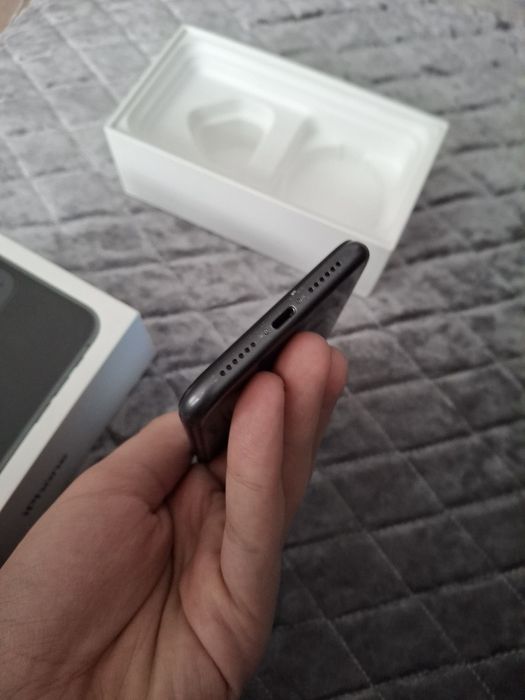 Айфон 11 емкасть 75%