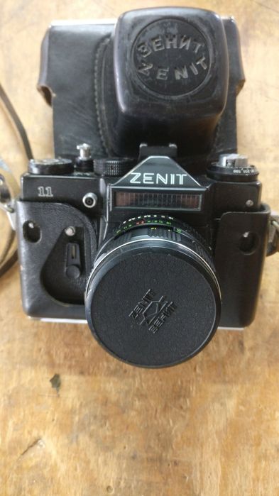 Фотоапарат "Зенит"11 и Светкавица "Elgawa"