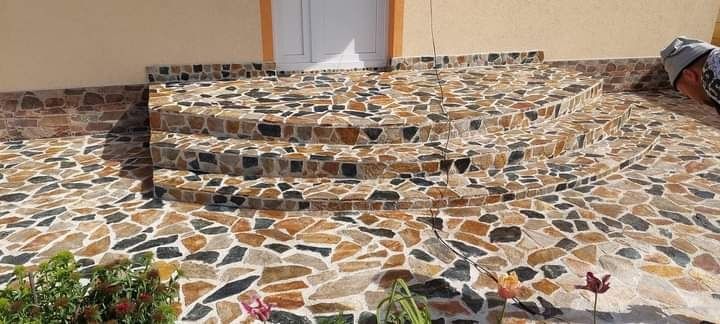 Vnd piatra si montez pentru cei interesati mai multe detalii nr