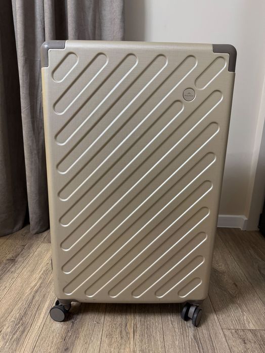 Tommy Bahama куфар