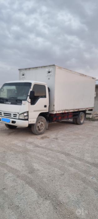 Isuzu gruzavoy furgon