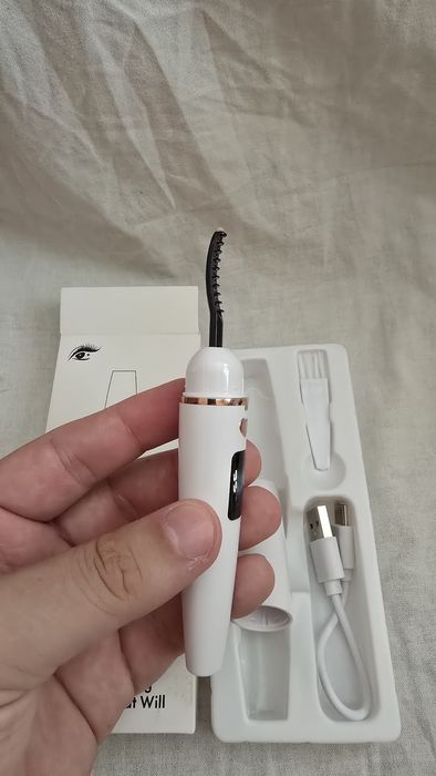 Нов модел извивачка за мигли × 8