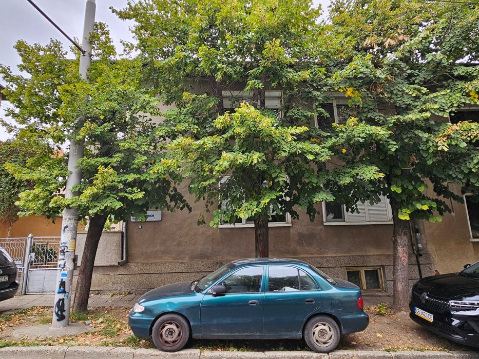 Етаж от къща и гараж